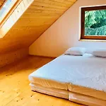 Secluded Mountain Retreat In The Woods, Poland Holiday home *
